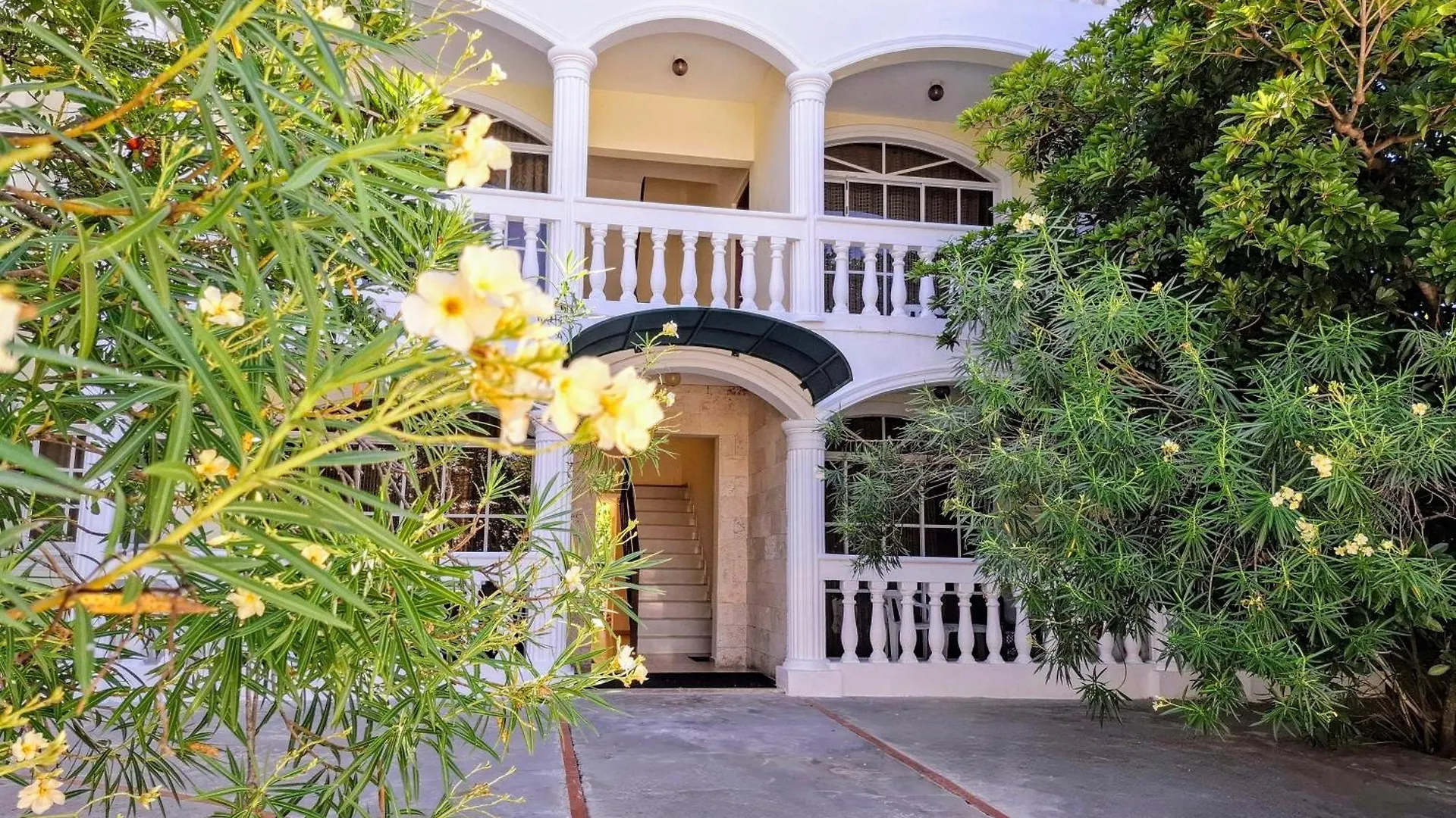 Costambar Seaside Apartment With Pool Puerto Plata